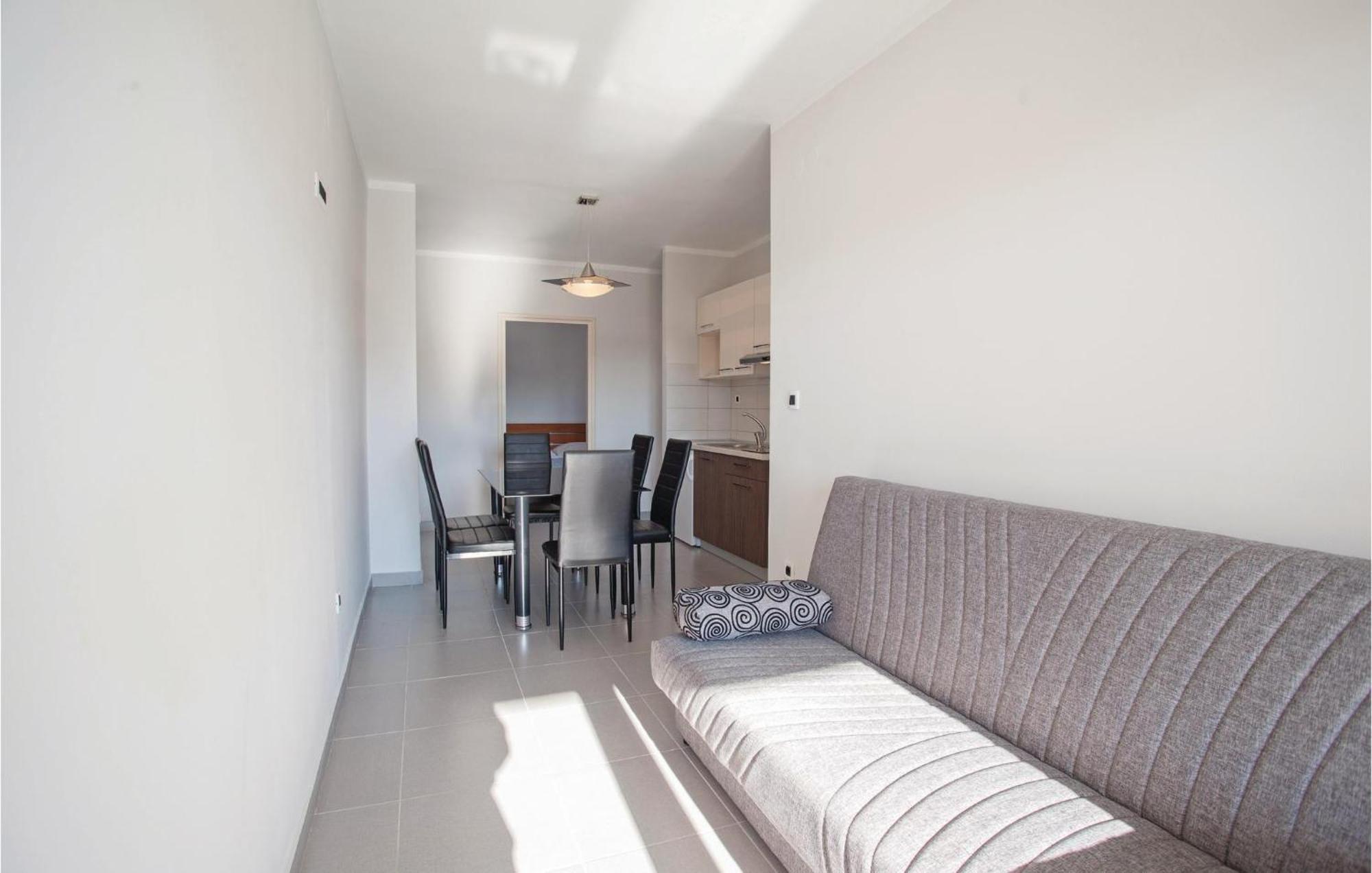 Beautiful Apartment In Pinezici With Wifi Bagian luar foto