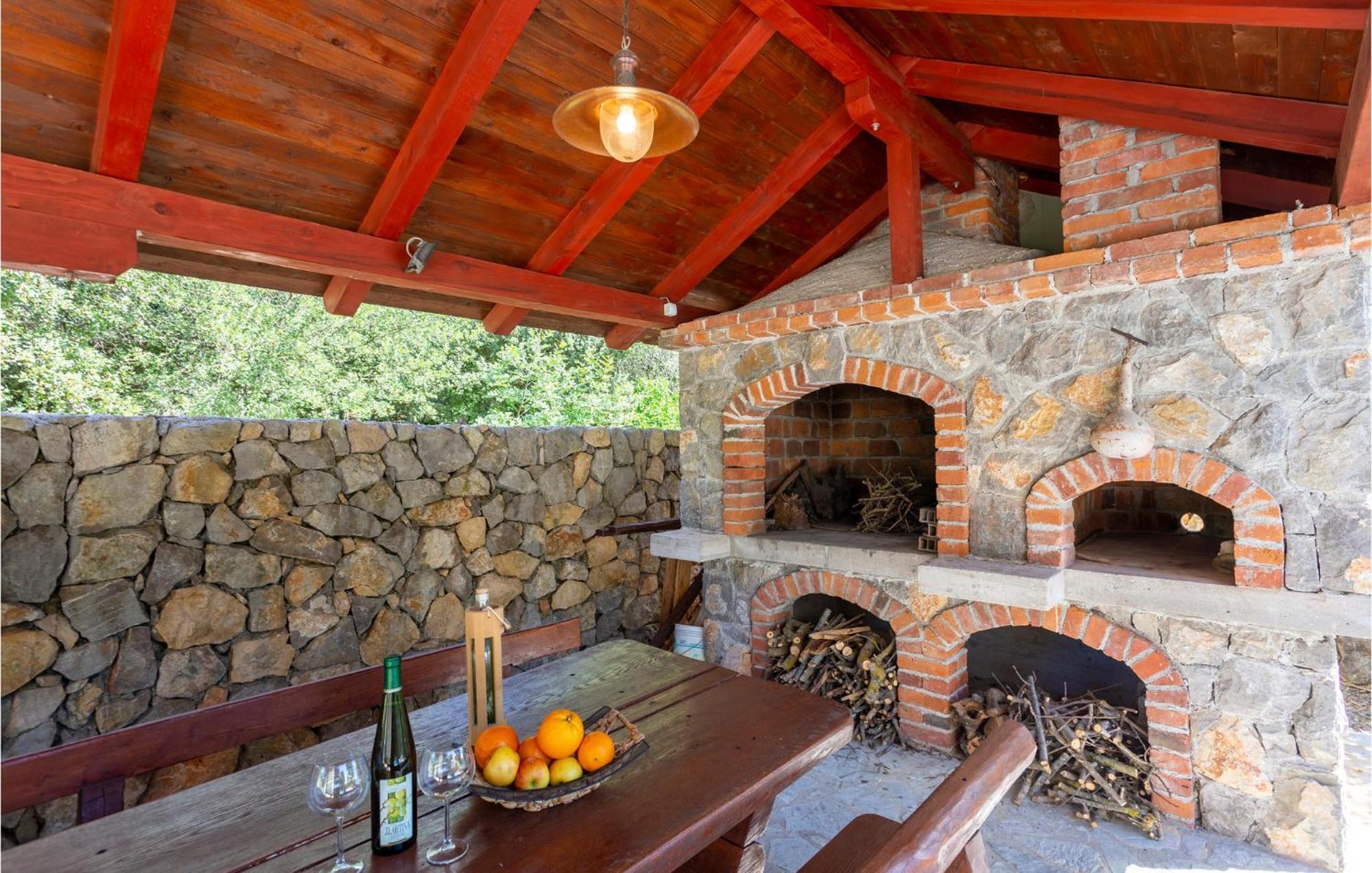 Beautiful Apartment In Pinezici With Wifi Bagian luar foto