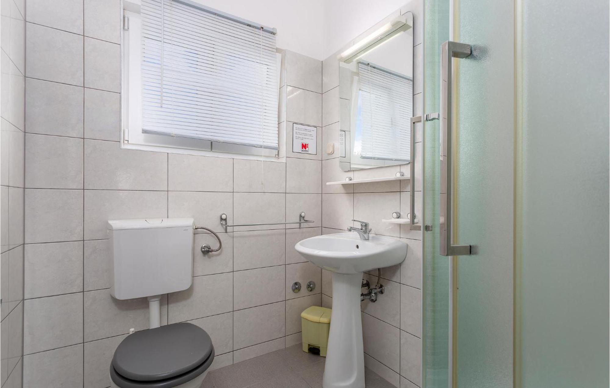 Beautiful Apartment In Pinezici With Wifi Bagian luar foto