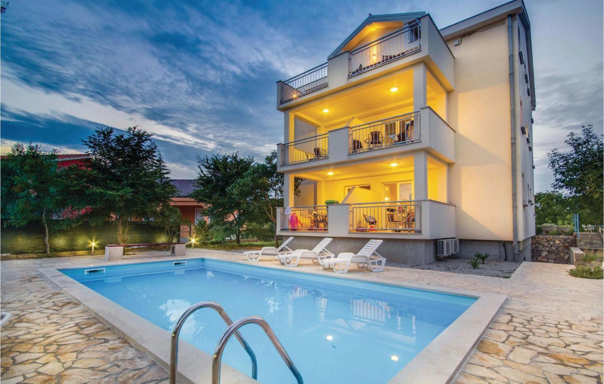 Beautiful Apartment In Pinezici With Wifi Bagian luar foto