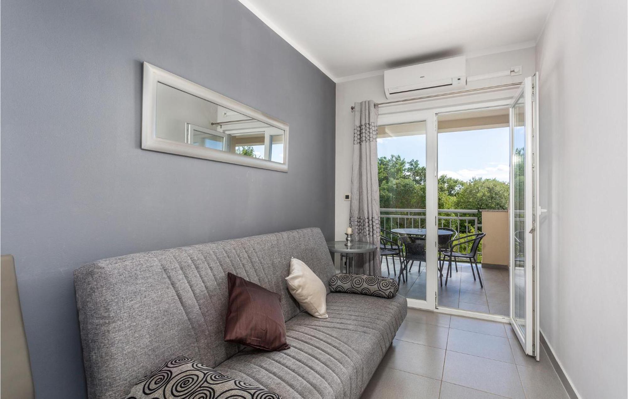Beautiful Apartment In Pinezici With Wifi Bagian luar foto
