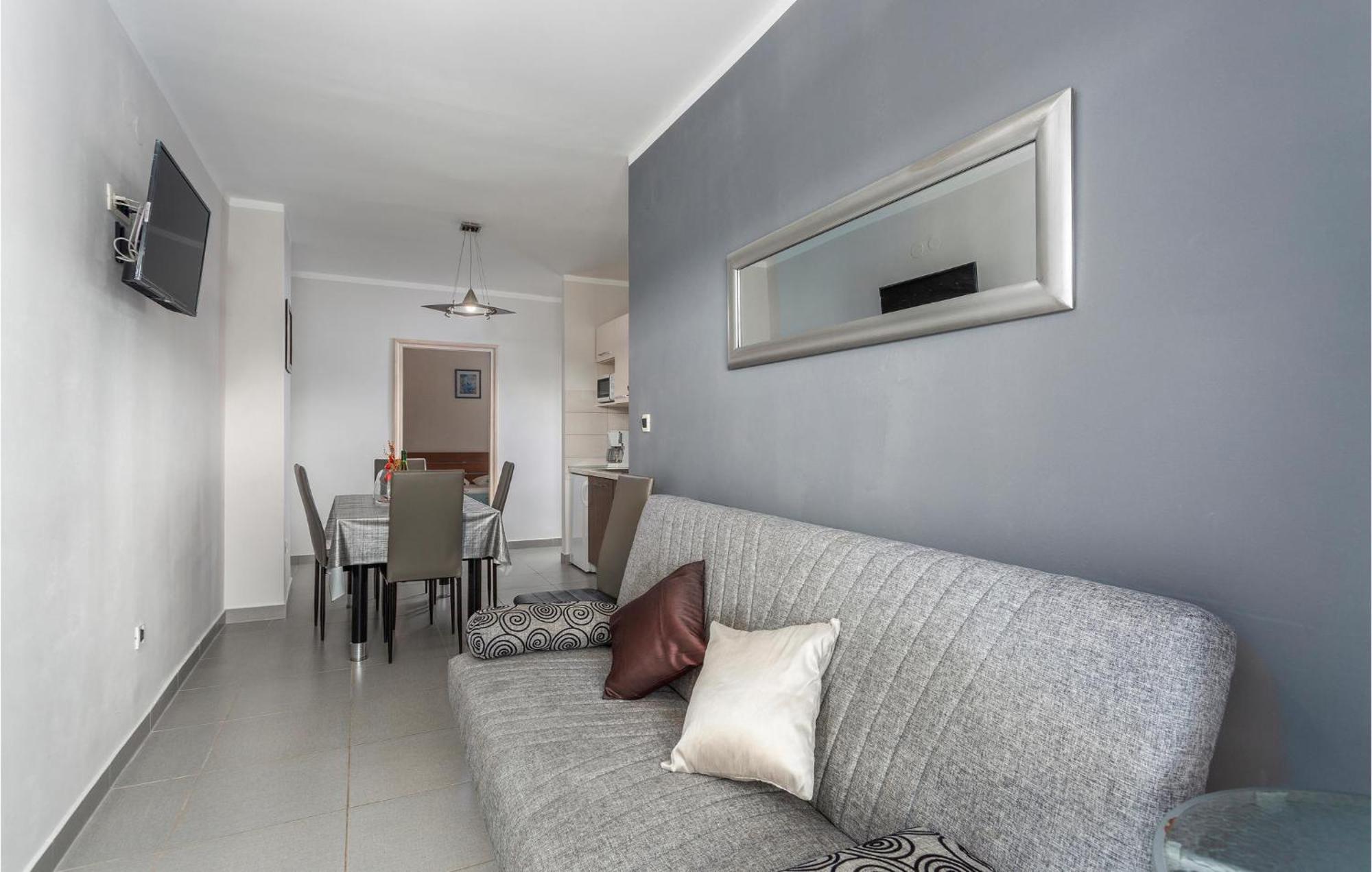 Beautiful Apartment In Pinezici With Wifi Bagian luar foto