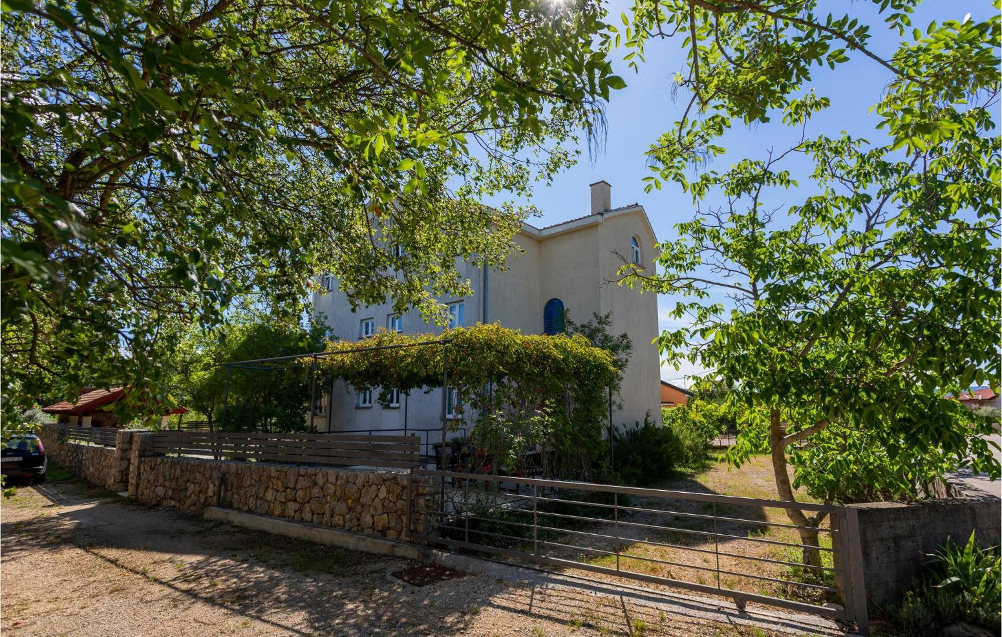 Beautiful Apartment In Pinezici With Wifi Bagian luar foto